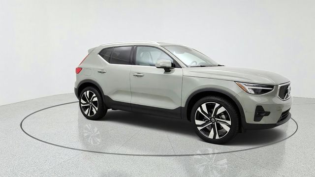 2024 Volvo XC40 B5 AWD Plus Bright Theme w/ 20'' Wheels - 23081916 - 2
