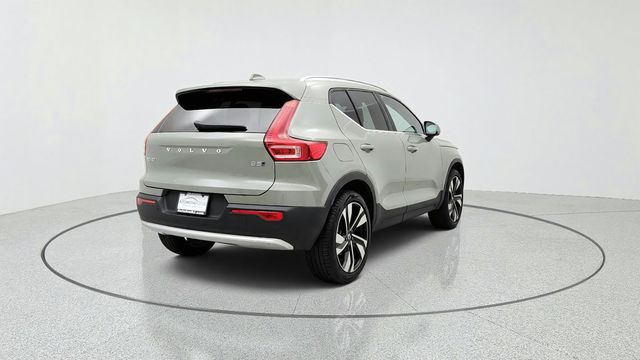 2024 Volvo XC40 B5 AWD Plus Bright Theme w/ 20'' Wheels - 23081916 - 4