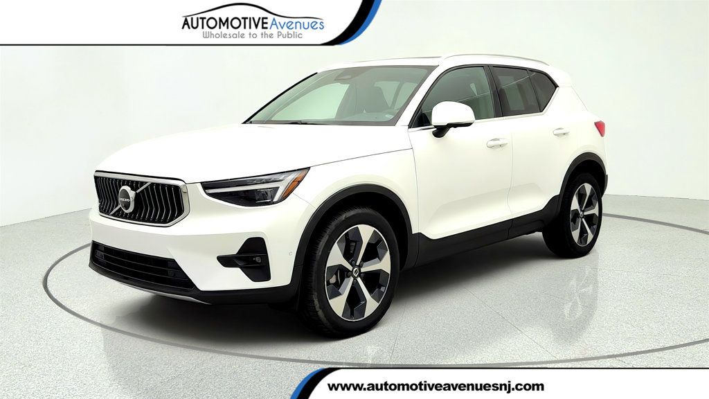 2024 Volvo XC40 B5 AWD Plus Bright Theme w/ harman/kardon Audio & Climate Pkg - 23033357 | Video 1