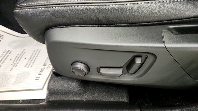 2024 Volvo XC40 B5 AWD Plus Bright Theme w/ harman/kardon Audio & Climate Pkg - 23033357 - 10