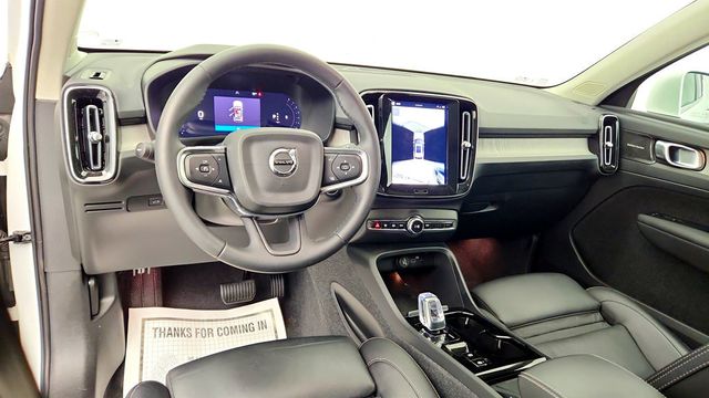 2024 Volvo XC40 B5 AWD Plus Bright Theme w/ harman/kardon Audio & Climate Pkg - 23033357 - 11