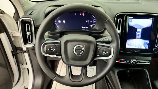 2024 Volvo XC40 B5 AWD Plus Bright Theme w/ harman/kardon Audio & Climate Pkg - 23033357 - 12