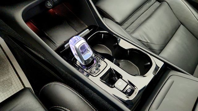 2024 Volvo XC40 B5 AWD Plus Bright Theme w/ harman/kardon Audio & Climate Pkg - 23033357 - 15