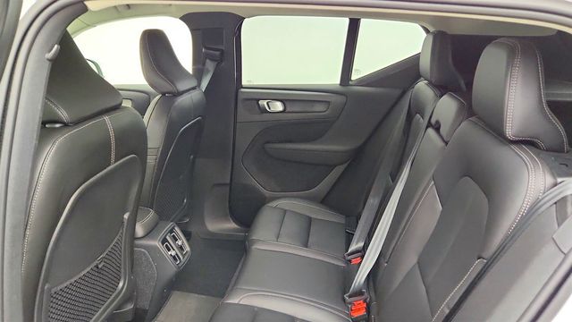 2024 Volvo XC40 B5 AWD Plus Bright Theme w/ harman/kardon Audio & Climate Pkg - 23033357 - 20