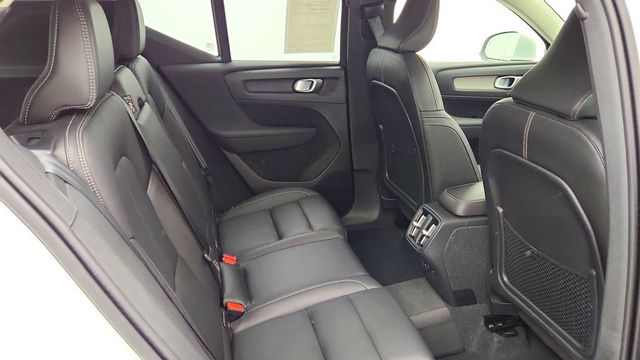 2024 Volvo XC40 B5 AWD Plus Bright Theme w/ harman/kardon Audio & Climate Pkg - 23033357 - 22