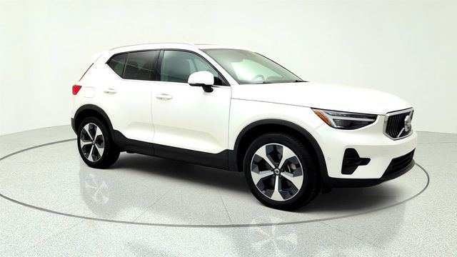 2024 Volvo XC40 B5 AWD Plus Bright Theme w/ harman/kardon Audio & Climate Pkg - 23033357 - 2