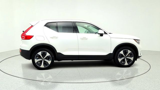 2024 Volvo XC40 B5 AWD Plus Bright Theme w/ harman/kardon Audio & Climate Pkg - 23033357 - 3