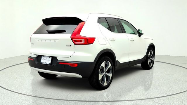 2024 Volvo XC40 B5 AWD Plus Bright Theme w/ harman/kardon Audio & Climate Pkg - 23033357 - 4