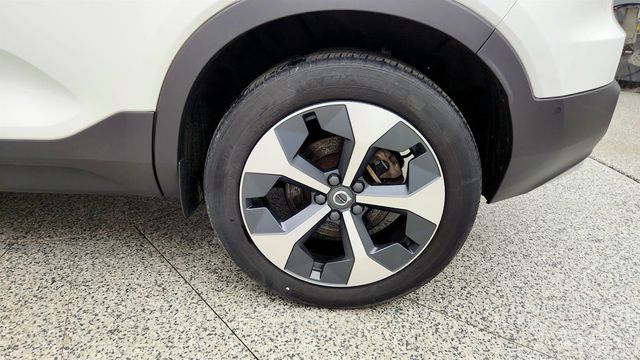 2024 Volvo XC40 B5 AWD Plus Bright Theme w/ harman/kardon Audio & Climate Pkg - 23033357 - 8