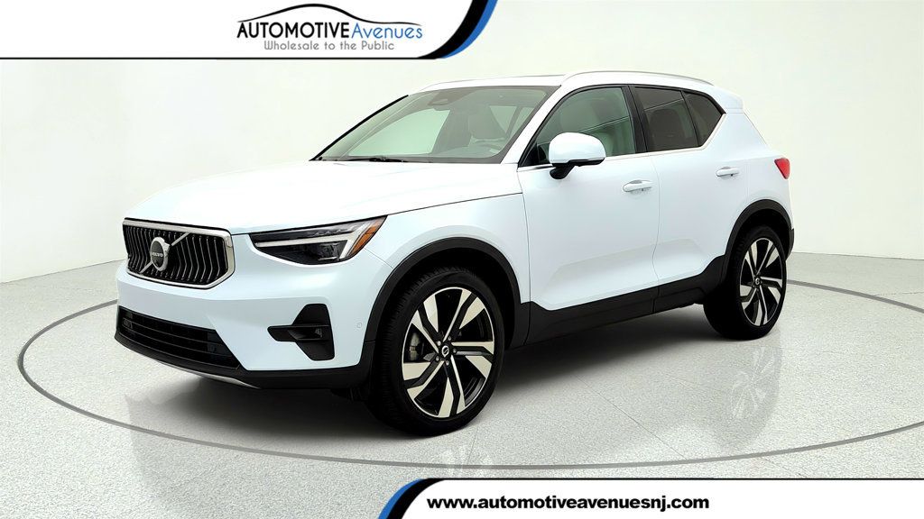 2024 Volvo XC40 B5 AWD Plus Bright Theme w/ HK Audio, Pixel Lights & 20'' Wheels - 23044930 | Video 1