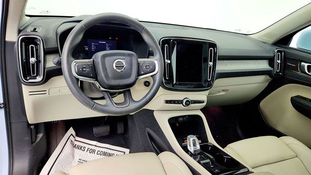 2024 Volvo XC40 B5 AWD Plus Bright Theme w/ HK Audio, Pixel Lights & 20'' Wheels - 23044930 - 10