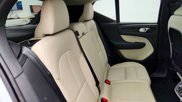 2024 Volvo XC40 B5 AWD Plus Bright Theme w/ HK Audio, Pixel Lights & 20'' Wheels - 23044930 - 17