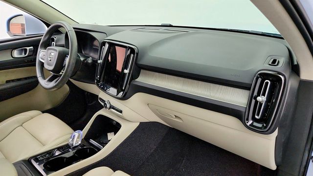 2024 Volvo XC40 B5 AWD Plus Bright Theme w/ HK Audio, Pixel Lights & 20'' Wheels - 23044930 - 19