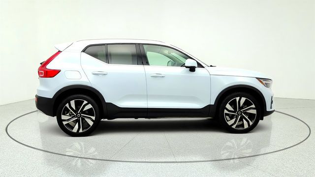 2024 Volvo XC40 B5 AWD Plus Bright Theme w/ HK Audio, Pixel Lights & 20'' Wheels - 23044930 - 3