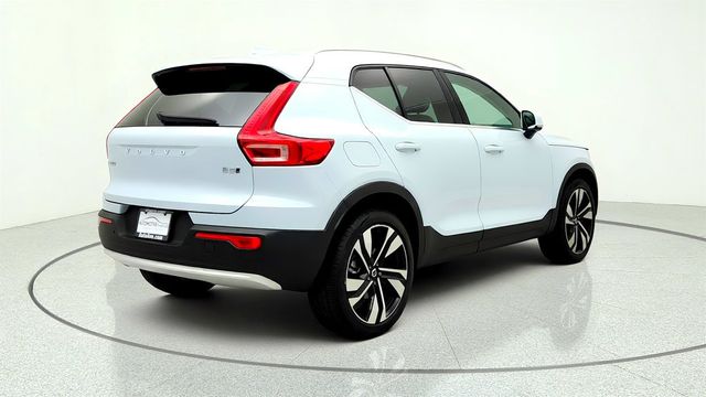 2024 Volvo XC40 B5 AWD Plus Bright Theme w/ HK Audio, Pixel Lights & 20'' Wheels - 23044930 - 4