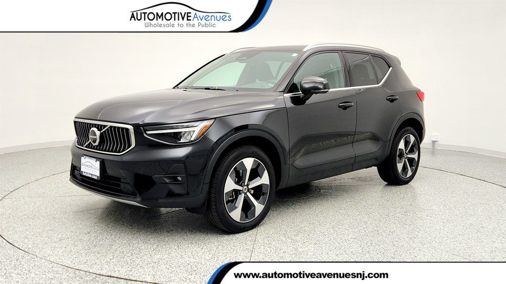 2024 Volvo XC40 B5 AWD Plus Bright Theme with Climate Package - 22971379 | Video 1