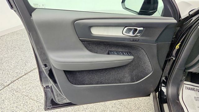 2024 Volvo XC40 B5 AWD Plus Bright Theme with Climate Package - 22971379 - 10