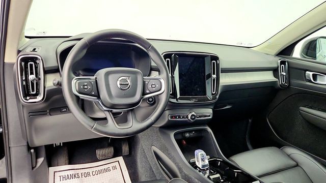 2024 Volvo XC40 B5 AWD Plus Bright Theme with Climate Package - 22971379 - 12