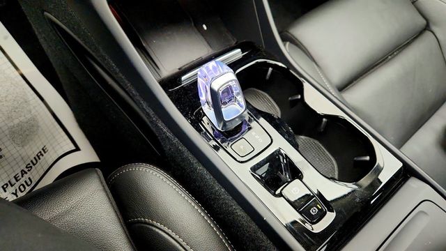 2024 Volvo XC40 B5 AWD Plus Bright Theme with Climate Package - 22971379 - 16