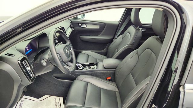 2024 Volvo XC40 B5 AWD Plus Bright Theme with Climate Package - 22971379 - 19