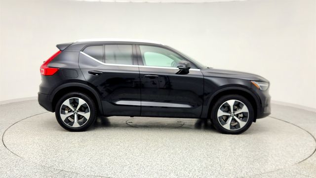 2024 Volvo XC40 B5 AWD Plus Bright Theme with Climate Package - 22971379 - 3
