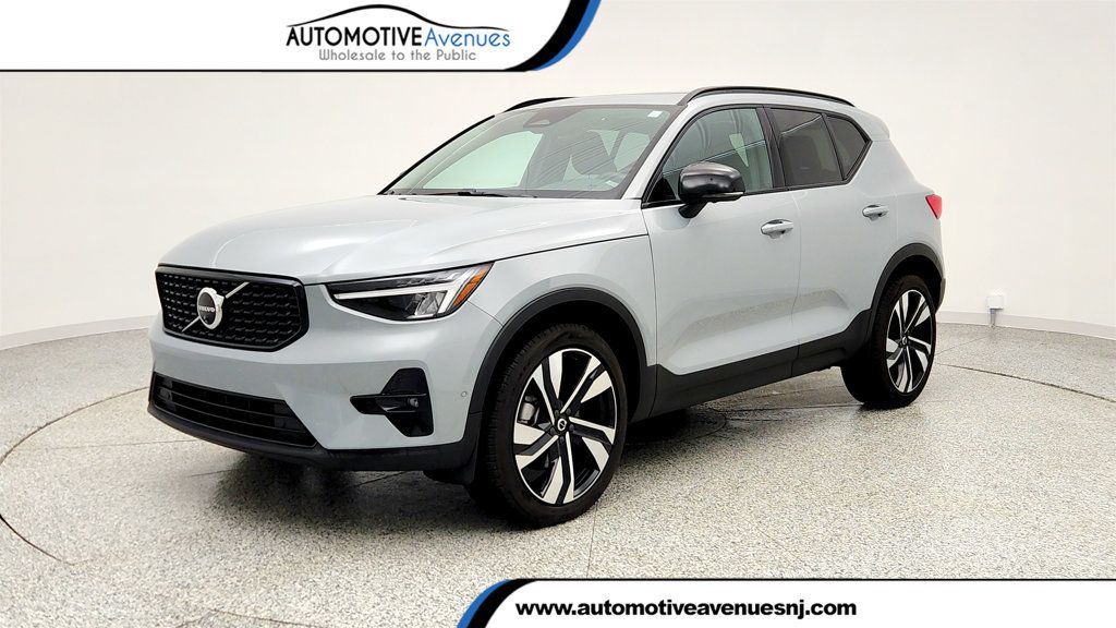 2024 Volvo XC40 B5 AWD Plus Dark Theme w/ 20'' Wheels & All Heated Seats - 22998986 | Video 1