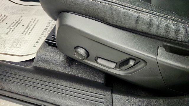 2024 Volvo XC40 B5 AWD Plus Dark Theme w/ 20'' Wheels & All Heated Seats - 22998986 - 11