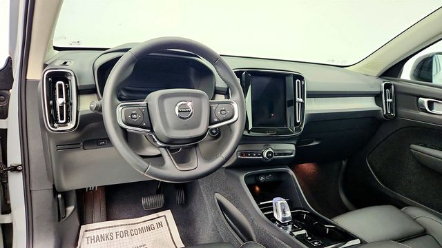 2024 Volvo XC40 B5 AWD Plus Dark Theme w/ 20'' Wheels & All Heated Seats - 22998986 - 12
