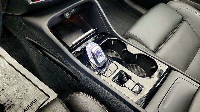 2024 Volvo XC40 B5 AWD Plus Dark Theme w/ 20'' Wheels & All Heated Seats - 22998986 - 16