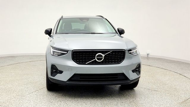 2024 Volvo XC40 B5 AWD Plus Dark Theme w/ 20'' Wheels & All Heated Seats - 22998986 - 1