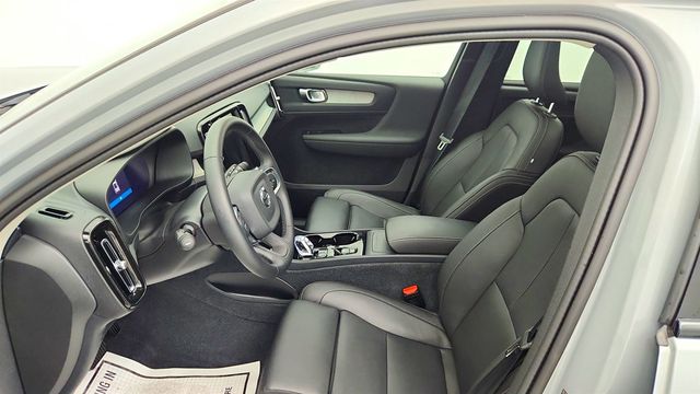 2024 Volvo XC40 B5 AWD Plus Dark Theme w/ 20'' Wheels & All Heated Seats - 22998986 - 19