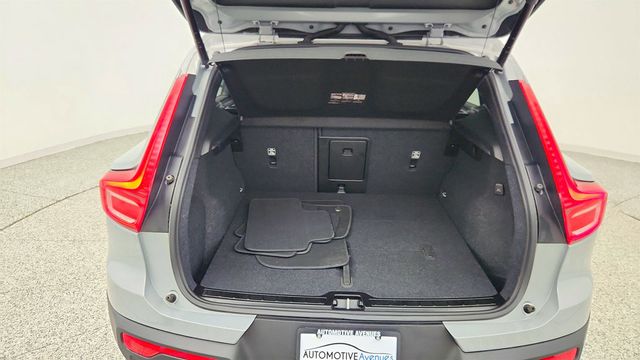 2024 Volvo XC40 B5 AWD Plus Dark Theme w/ 20'' Wheels & All Heated Seats - 22998986 - 21