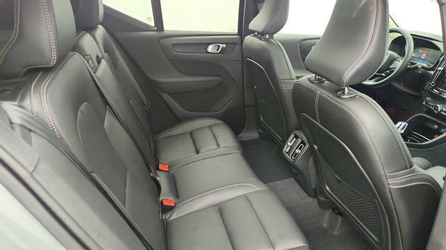 2024 Volvo XC40 B5 AWD Plus Dark Theme w/ 20'' Wheels & All Heated Seats - 22998986 - 22