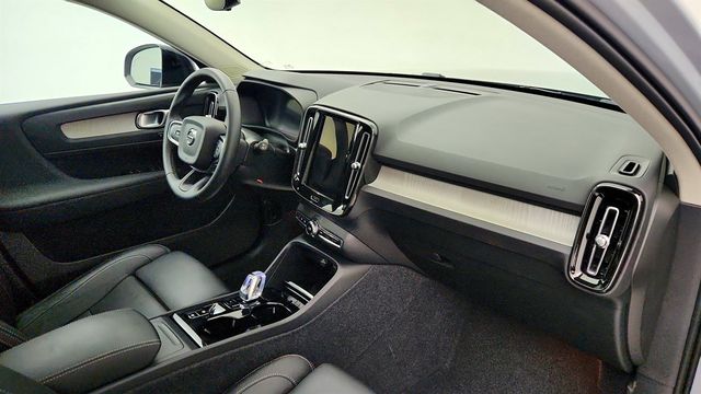 2024 Volvo XC40 B5 AWD Plus Dark Theme w/ 20'' Wheels & All Heated Seats - 22998986 - 24