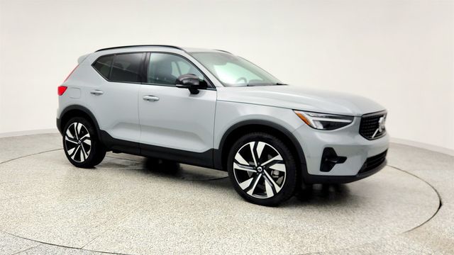 2024 Volvo XC40 B5 AWD Plus Dark Theme w/ 20'' Wheels & All Heated Seats - 22998986 - 2
