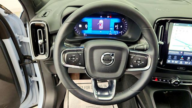 2024 Volvo XC40 B5 AWD Plus Dark Theme w/ 20'' Wheels & Climate Pkg - 23079641 - 14