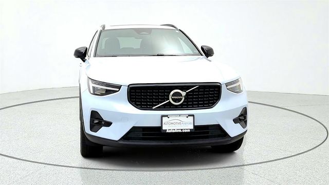 2024 Volvo XC40 B5 AWD Plus Dark Theme w/ 20'' Wheels & Climate Pkg - 23079641 - 1