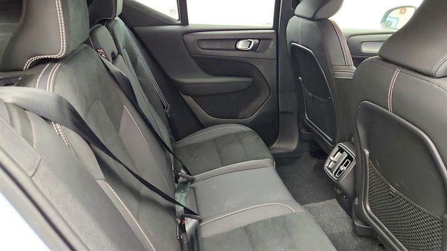 2024 Volvo XC40 B5 AWD Plus Dark Theme w/ 20'' Wheels & Climate Pkg - 23079641 - 21