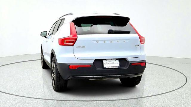 2024 Volvo XC40 B5 AWD Plus Dark Theme w/ 20'' Wheels & Climate Pkg - 23079641 - 5