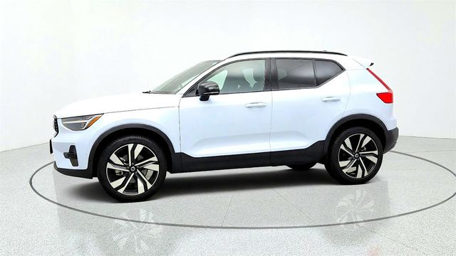 2024 Volvo XC40 B5 AWD Plus Dark Theme w/ 20'' Wheels & Climate Pkg - 23079641 - 7