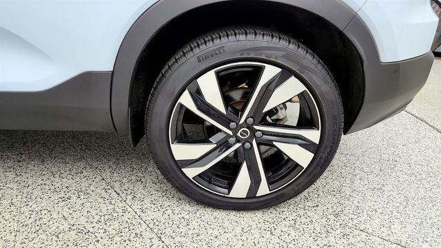 2024 Volvo XC40 B5 AWD Plus Dark Theme w/ 20'' Wheels & Climate Pkg - 23079641 - 8