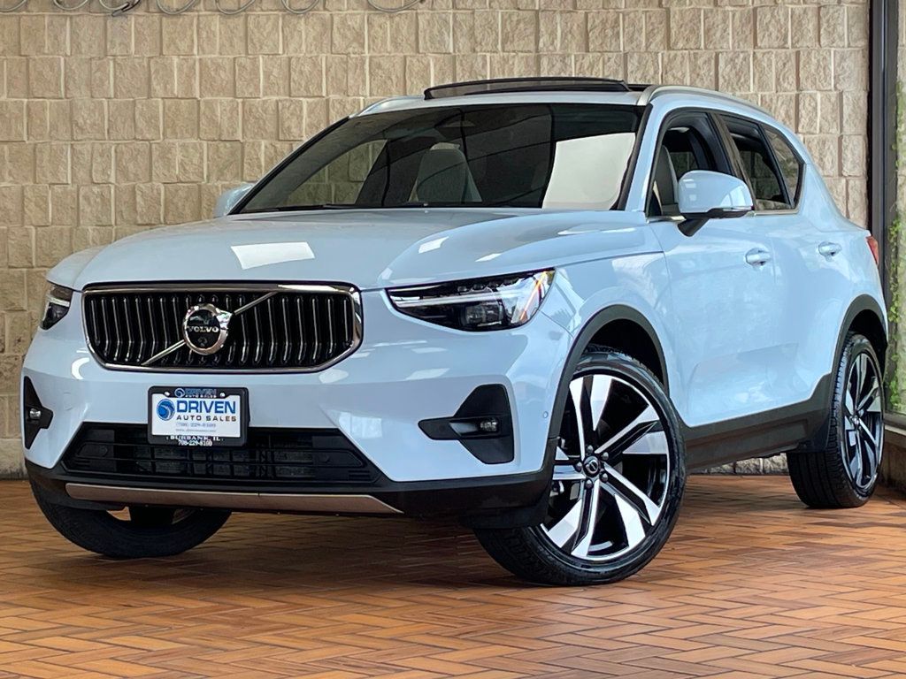 2024 Volvo XC40 AWD Ultimate photo 2