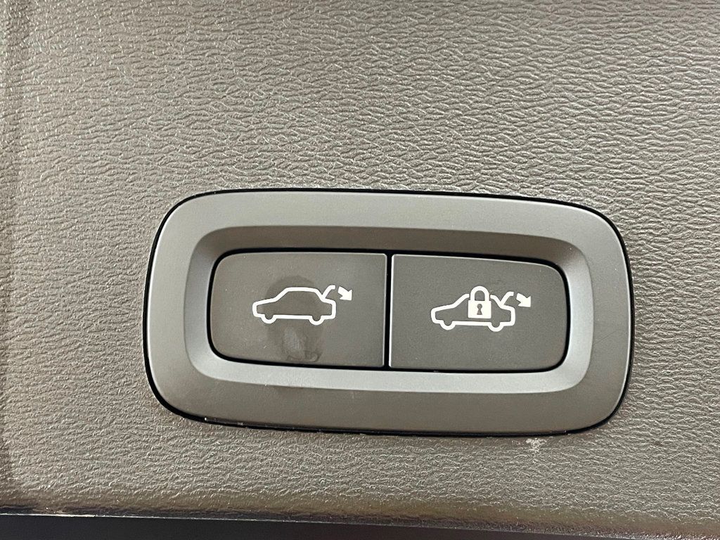 2024 Volvo XC40 AWD Ultimate photo 26