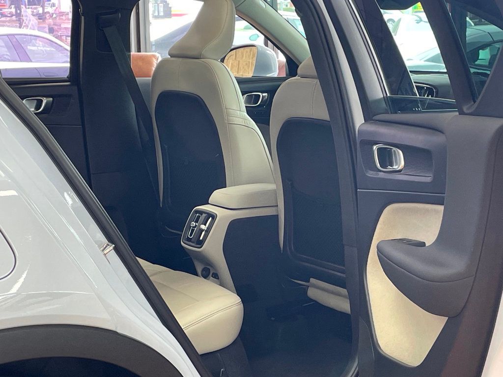2024 Volvo XC40 AWD Ultimate photo 27