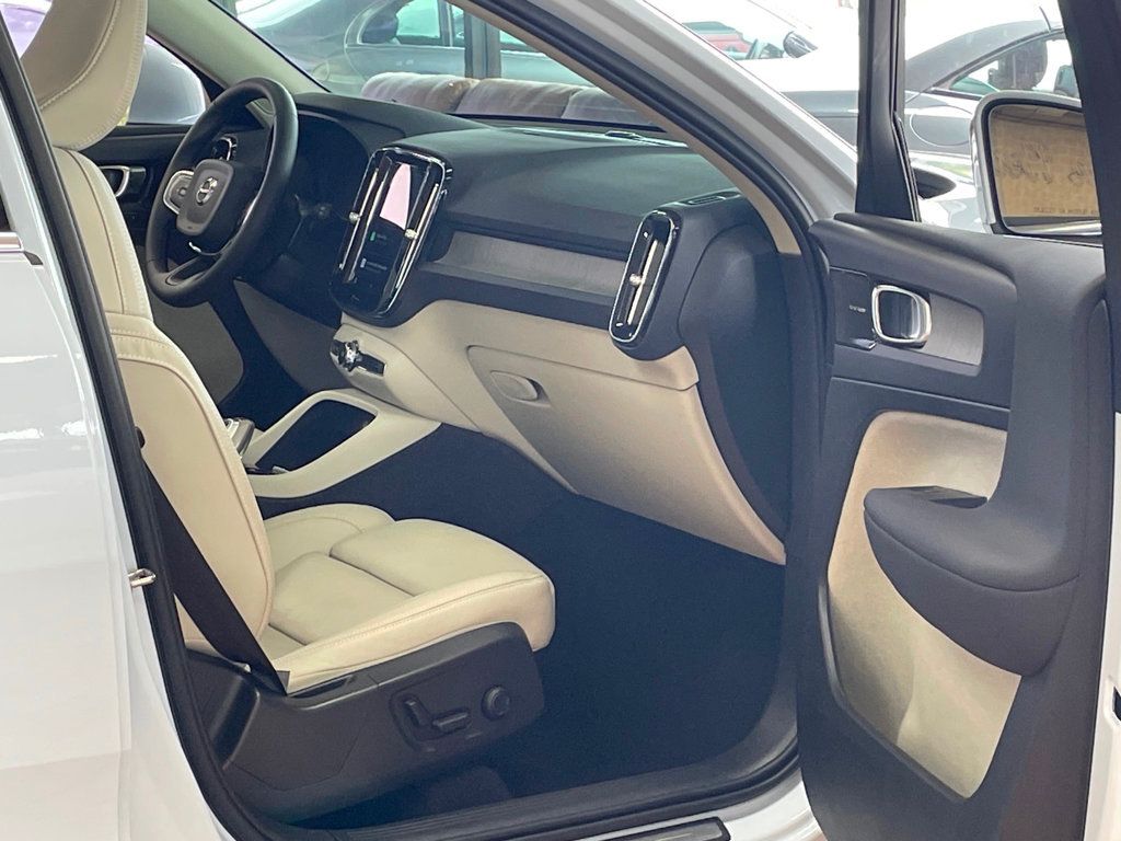 2024 Volvo XC40 AWD Ultimate photo 31