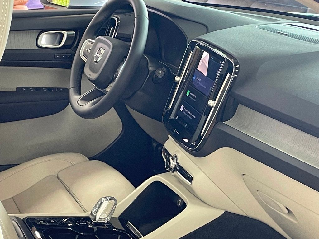 2024 Volvo XC40 AWD Ultimate photo 34
