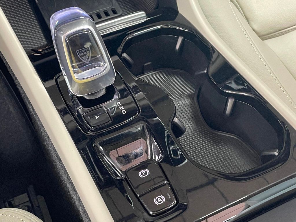 2024 Volvo XC40 AWD Ultimate photo 42