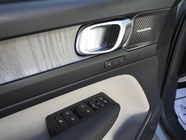 2024 Volvo XC40 B5 Plus Dark - 23097841 - 10