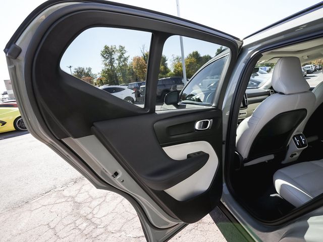 2024 Volvo XC40 B5 Plus Dark - 23097841 - 12