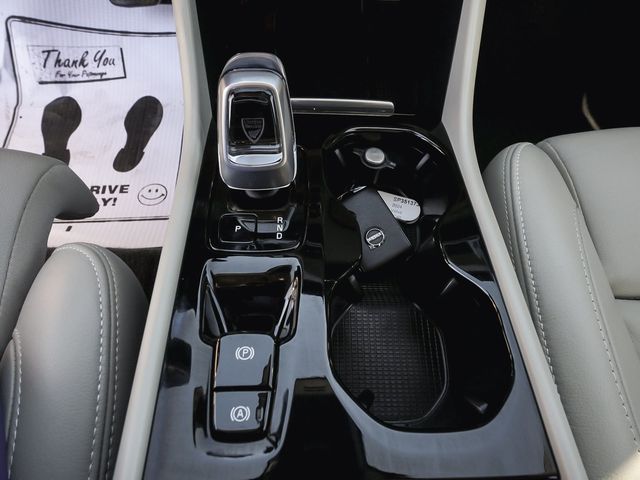 2024 Volvo XC40 B5 Plus Dark - 23097841 - 24